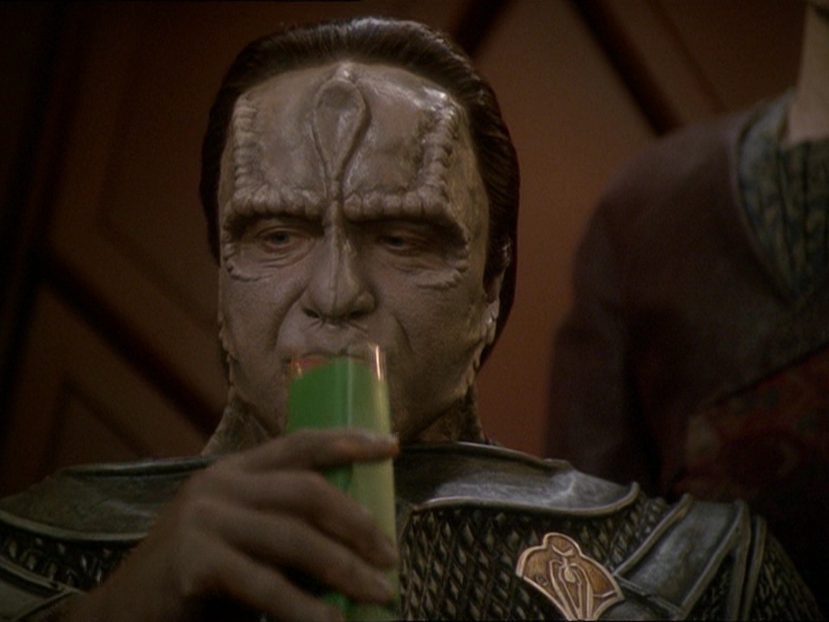 extant_StarTrek_DS9_7x19-StrangeBedfellows_1721.jpg