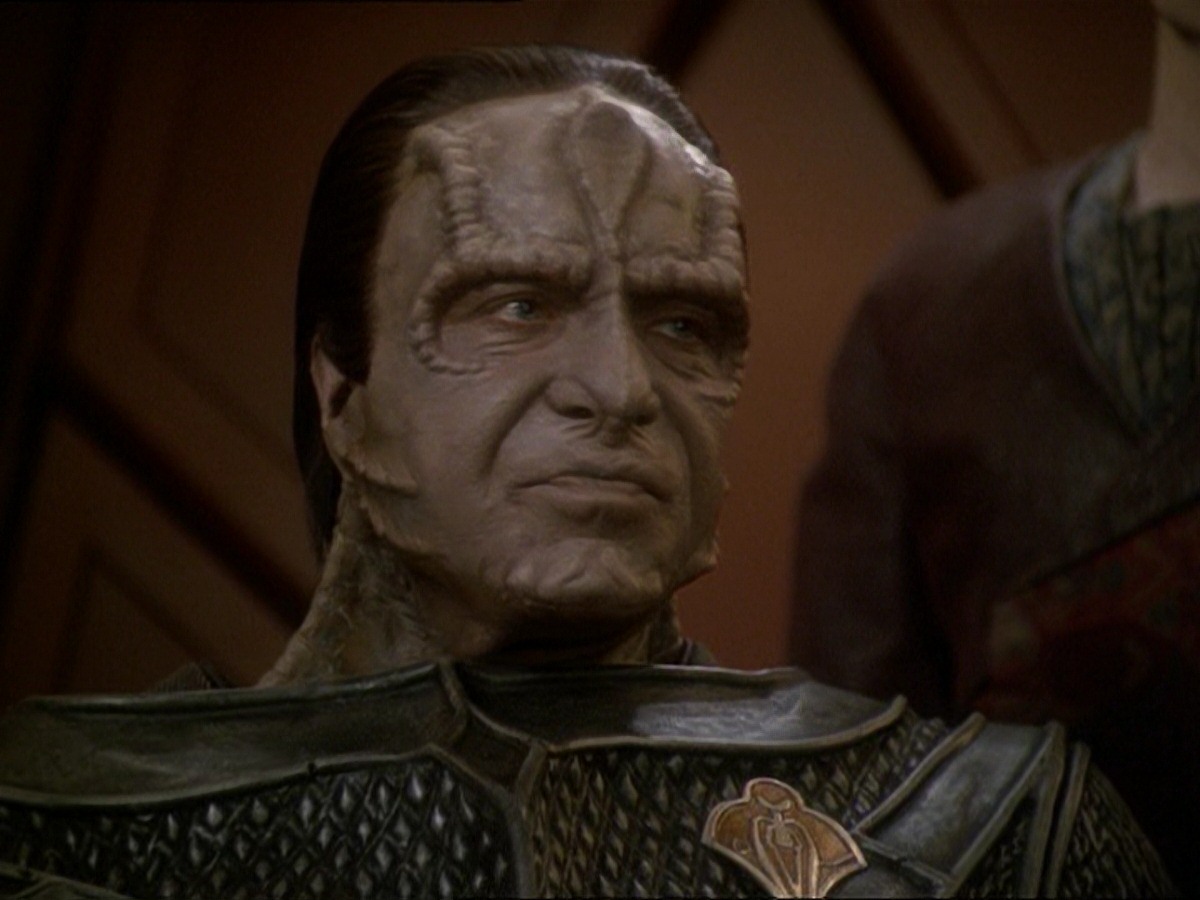 extant_StarTrek_DS9_7x19-StrangeBedfellows_1723.jpg