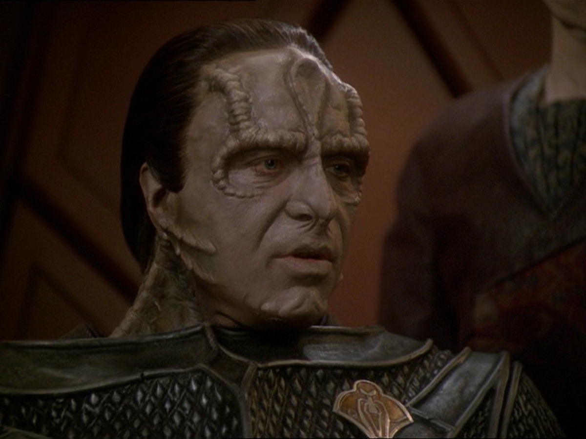 extant_StarTrek_DS9_7x19-StrangeBedfellows_1724.jpg