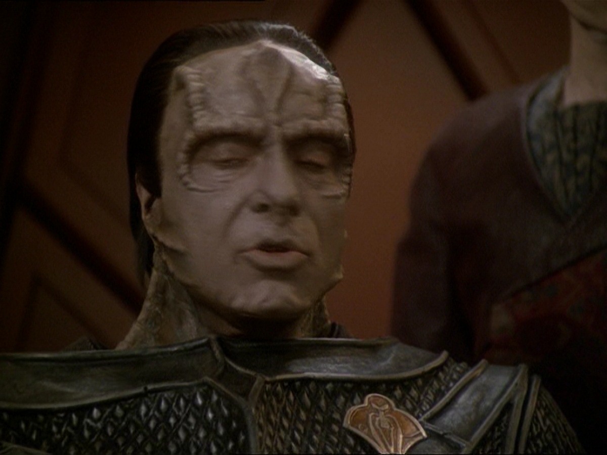 extant_StarTrek_DS9_7x19-StrangeBedfellows_1725.jpg