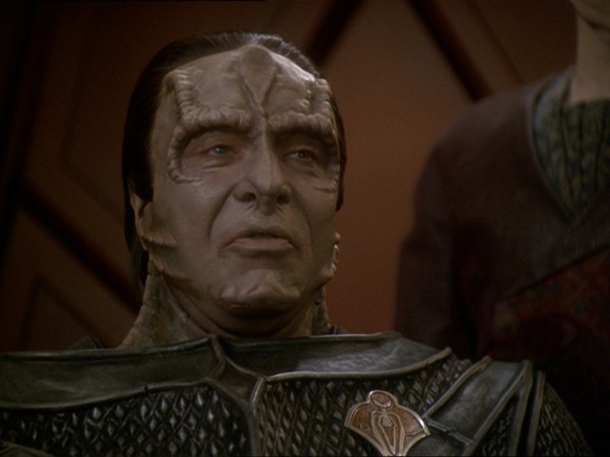 extant_StarTrek_DS9_7x19-StrangeBedfellows_1726.jpg