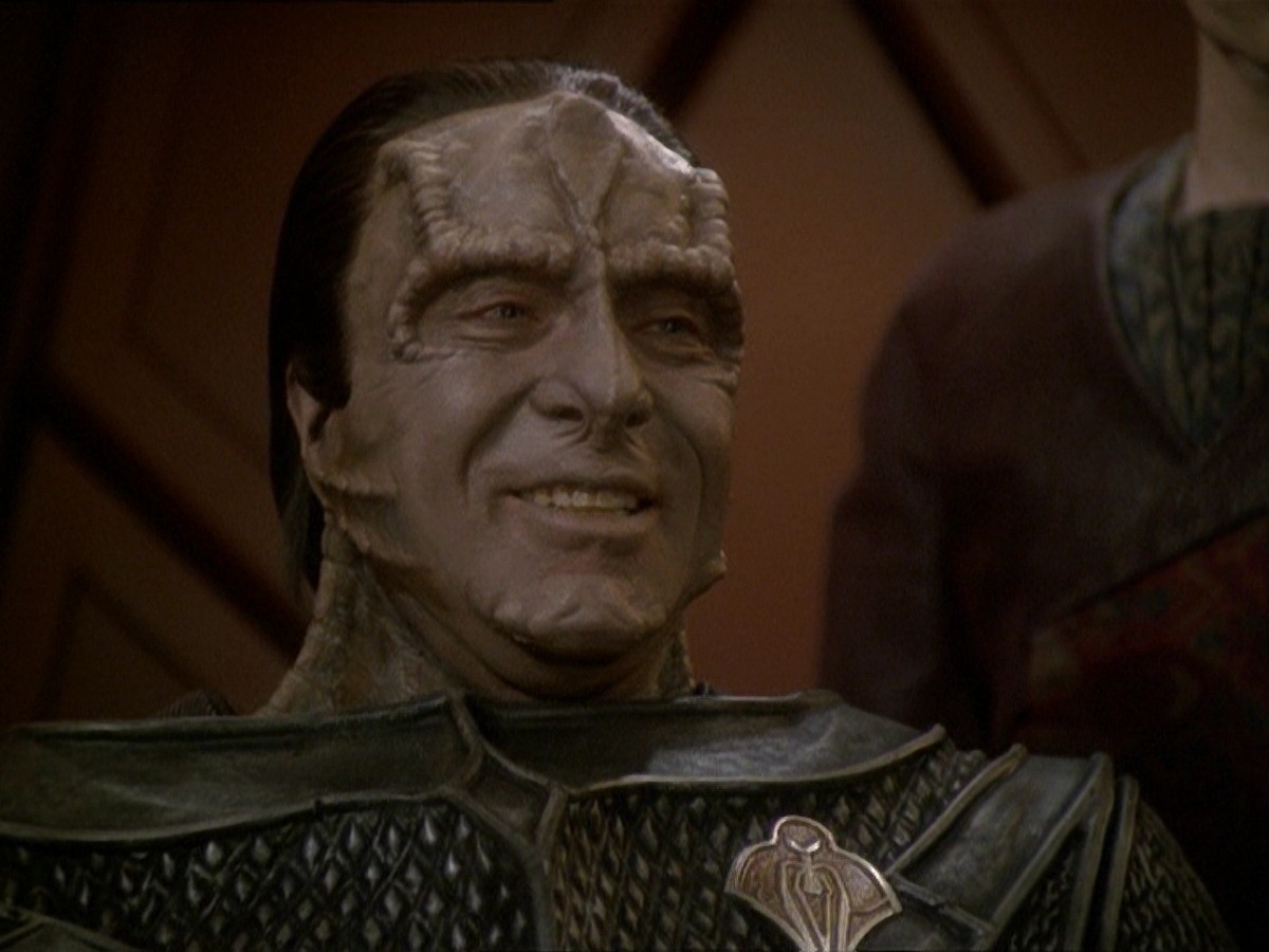 extant_StarTrek_DS9_7x19-StrangeBedfellows_1727.jpg