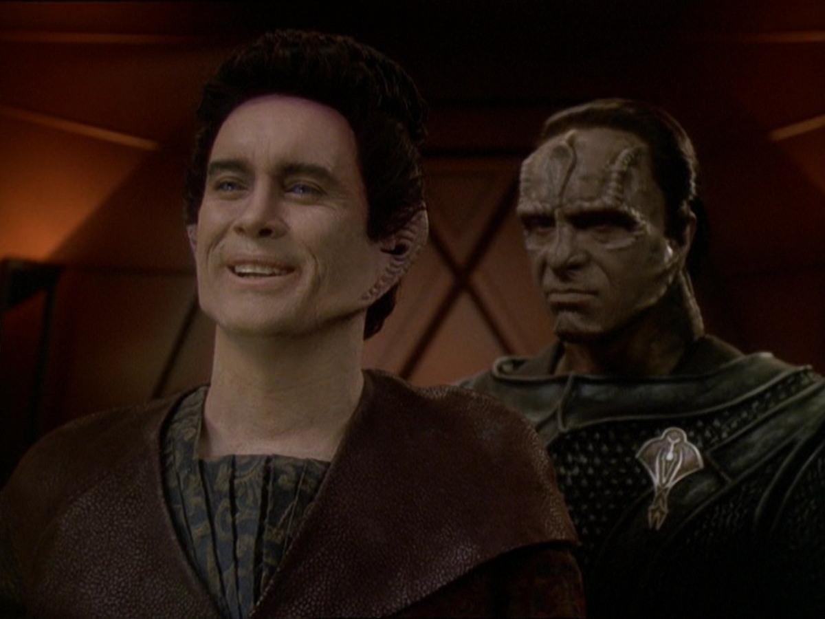 extant_StarTrek_DS9_7x19-StrangeBedfellows_1772.jpg
