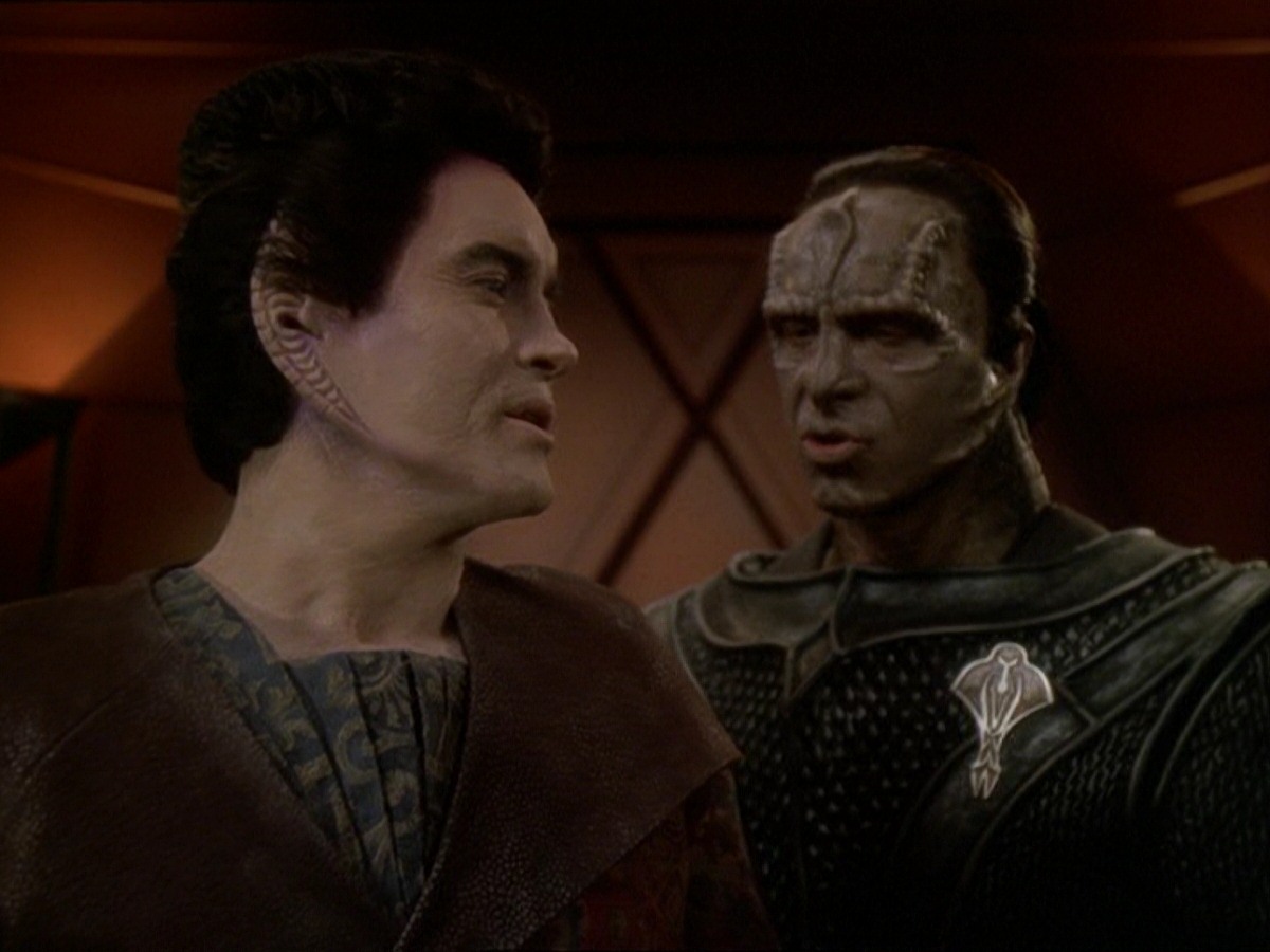 extant_StarTrek_DS9_7x19-StrangeBedfellows_1779.jpg