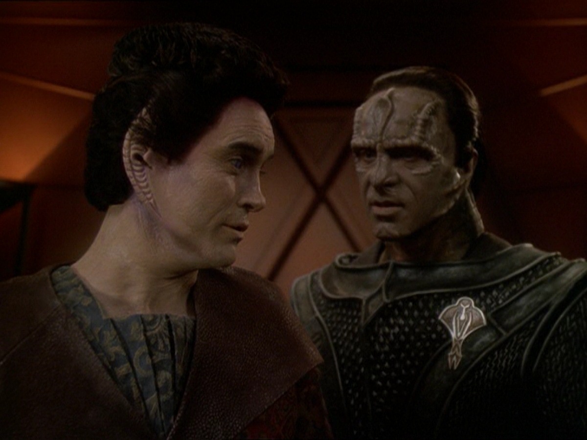 extant_StarTrek_DS9_7x19-StrangeBedfellows_1784.jpg
