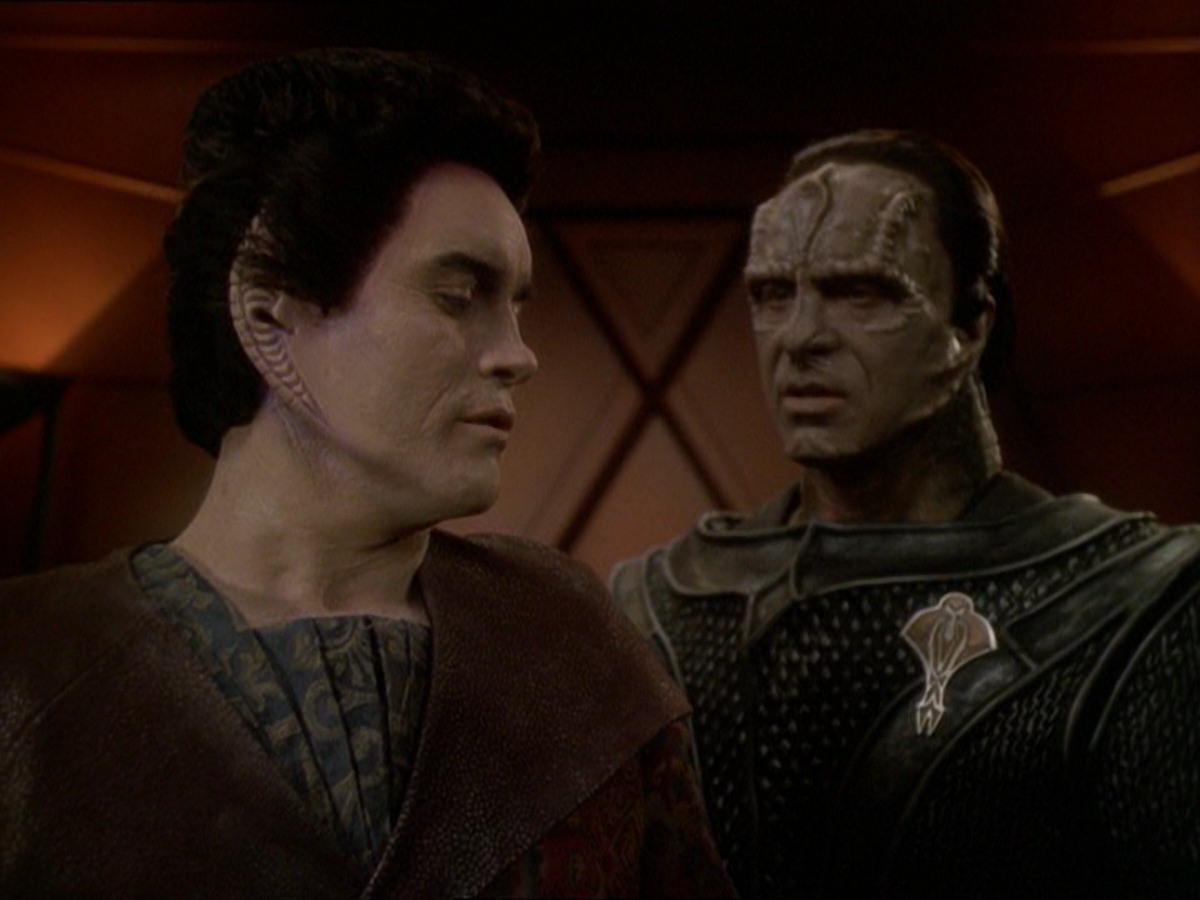 extant_StarTrek_DS9_7x19-StrangeBedfellows_1787.jpg