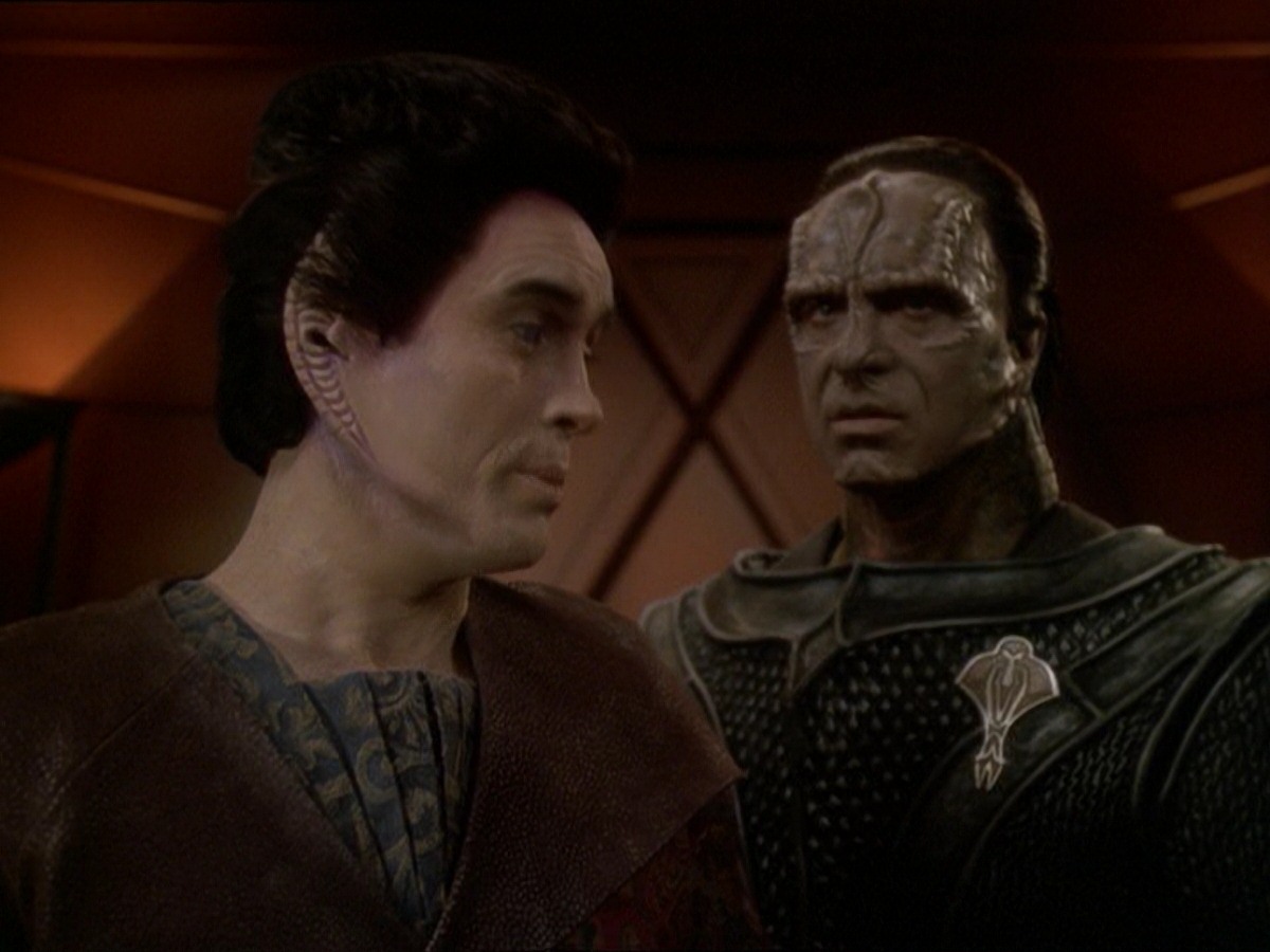 extant_StarTrek_DS9_7x19-StrangeBedfellows_1793.jpg
