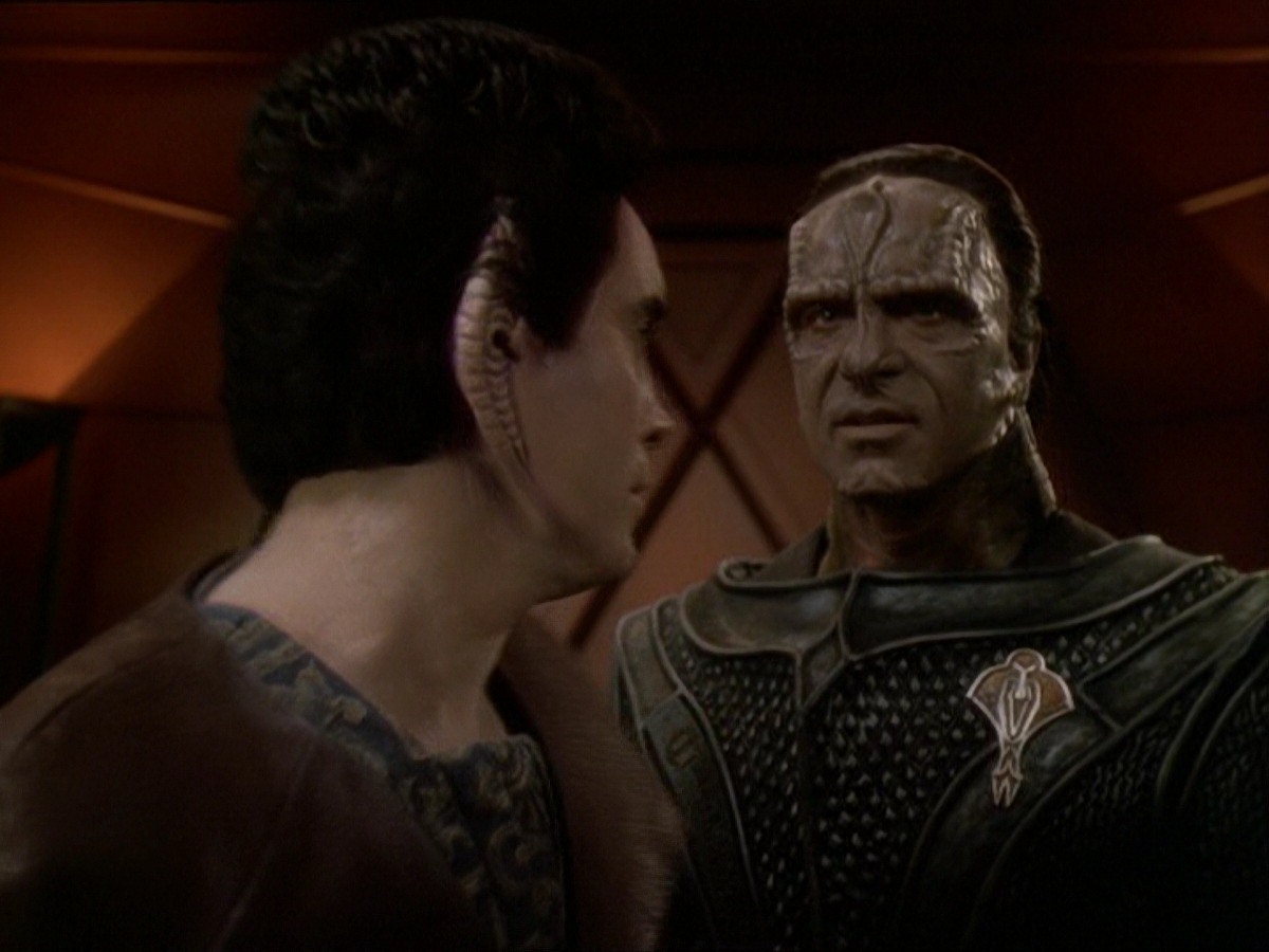 extant_StarTrek_DS9_7x19-StrangeBedfellows_1802.jpg