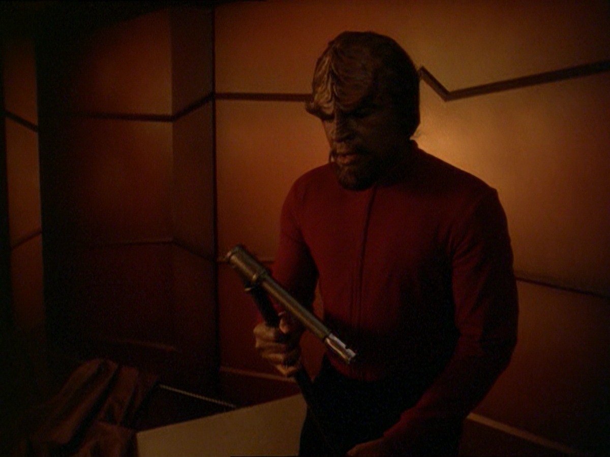 extant_StarTrek_DS9_7x19-StrangeBedfellows_1837.jpg