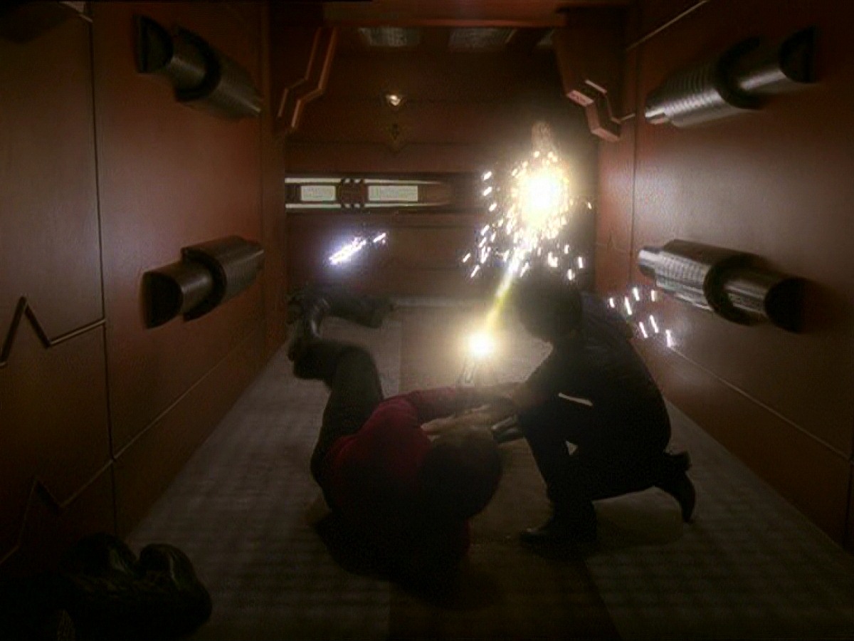 extant_StarTrek_DS9_7x19-StrangeBedfellows_1880.jpg