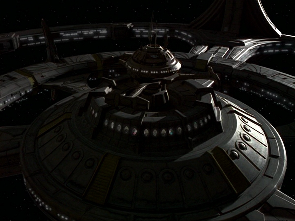 extant_StarTrek_DS9_7x19-StrangeBedfellows_2039.jpg
