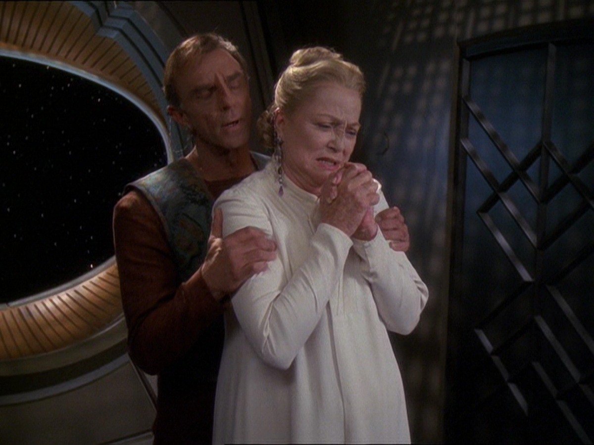 extant_StarTrek_DS9_7x19-StrangeBedfellows_2189.jpg