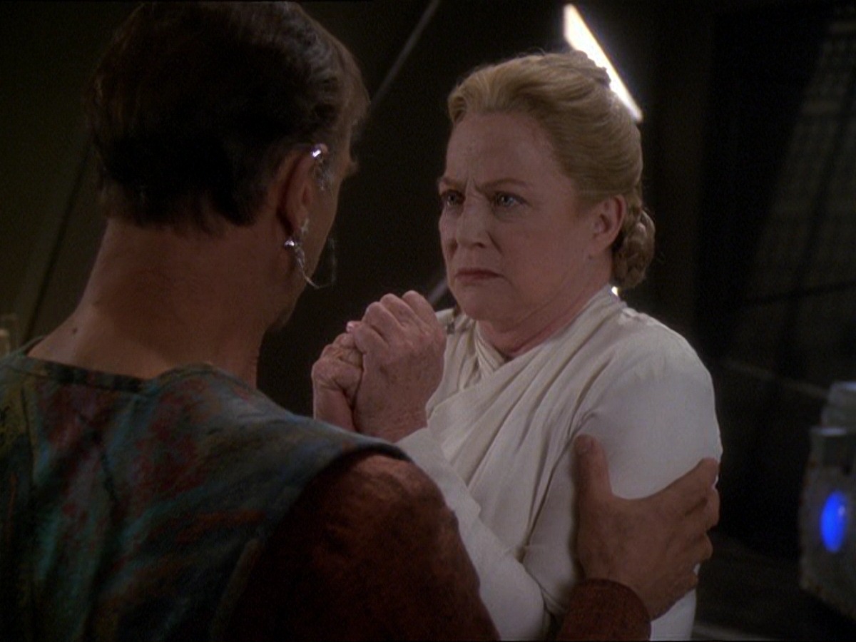 extant_StarTrek_DS9_7x19-StrangeBedfellows_2212.jpg