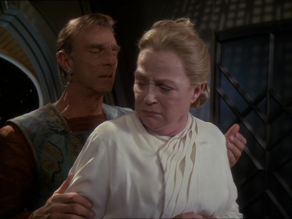 extant_StarTrek_DS9_7x19-StrangeBedfellows_2332.jpg