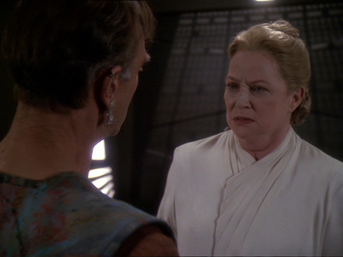 extant_StarTrek_DS9_7x19-StrangeBedfellows_2335.jpg