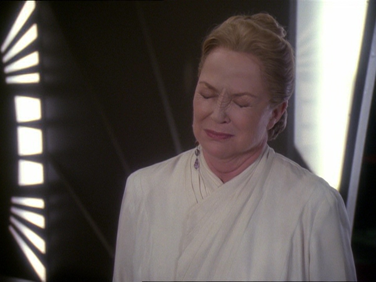 extant_StarTrek_DS9_7x19-StrangeBedfellows_2374.jpg