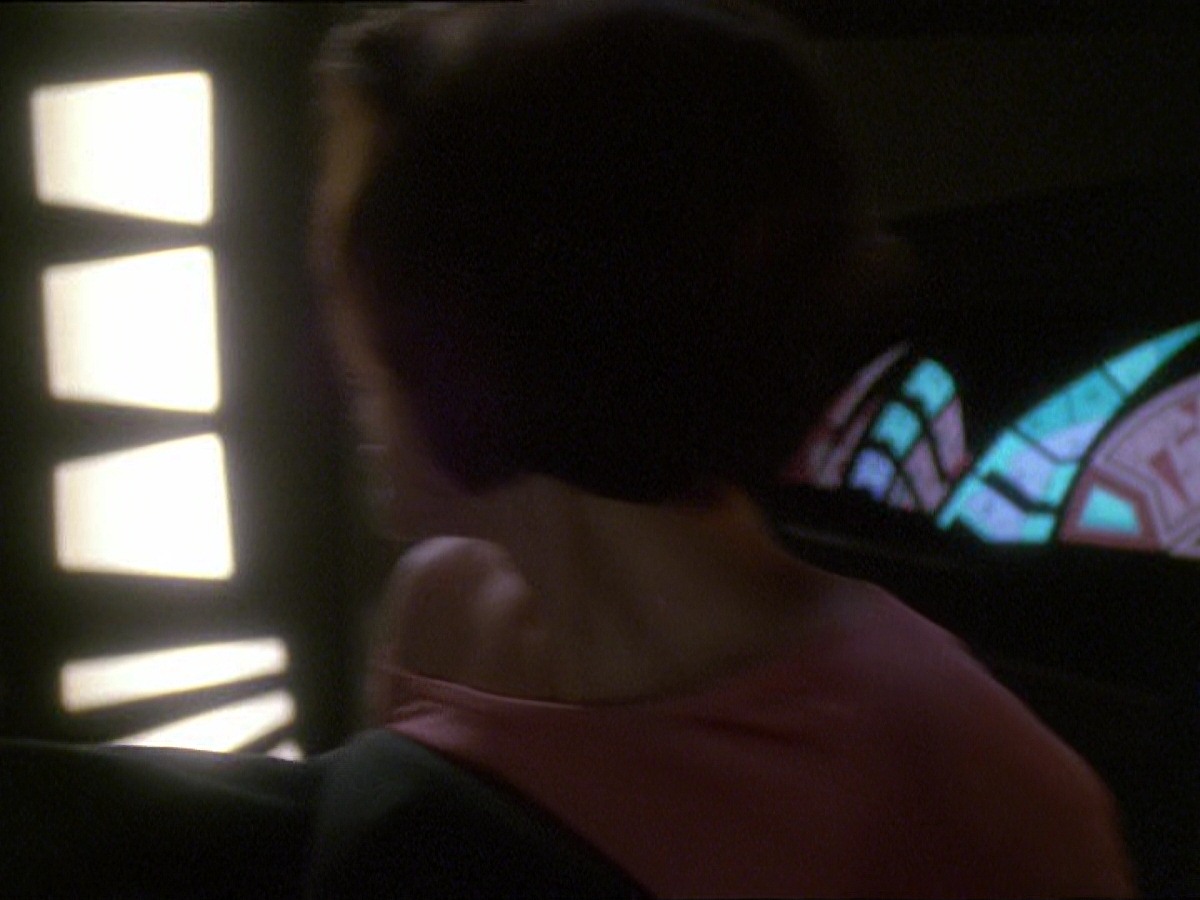 extant_StarTrek_DS9_7x19-StrangeBedfellows_2488.jpg