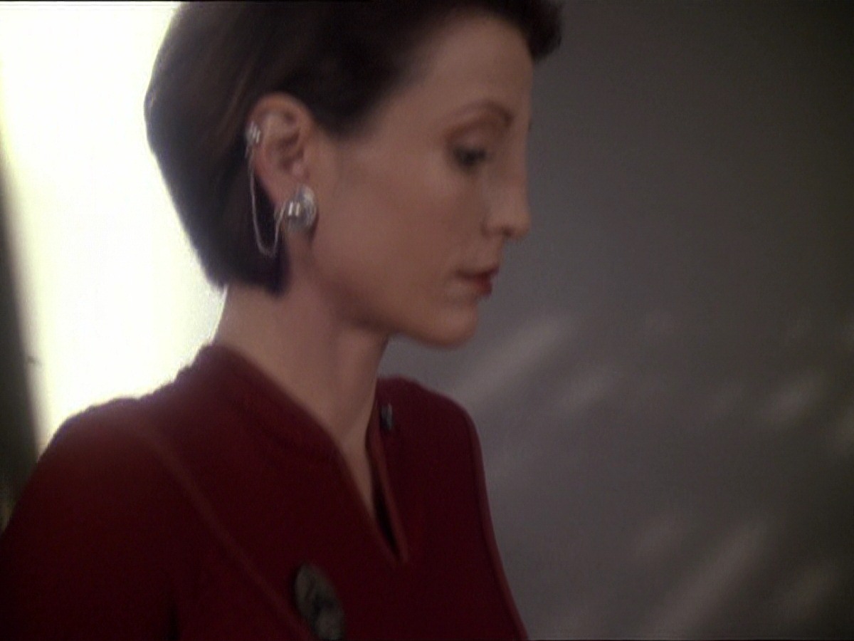 extant_StarTrek_DS9_7x19-StrangeBedfellows_2496.jpg