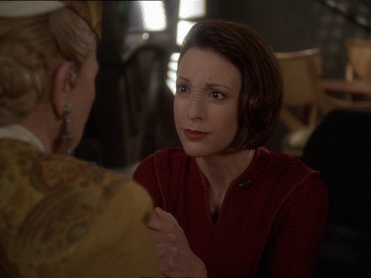 extant_StarTrek_DS9_7x19-StrangeBedfellows_2628.jpg