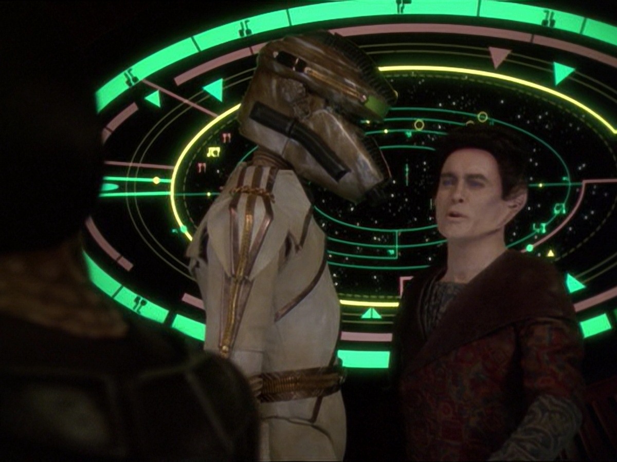 extant_StarTrek_DS9_7x19-StrangeBedfellows_2758.jpg