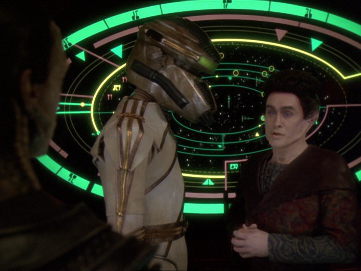 extant_StarTrek_DS9_7x19-StrangeBedfellows_2772.jpg