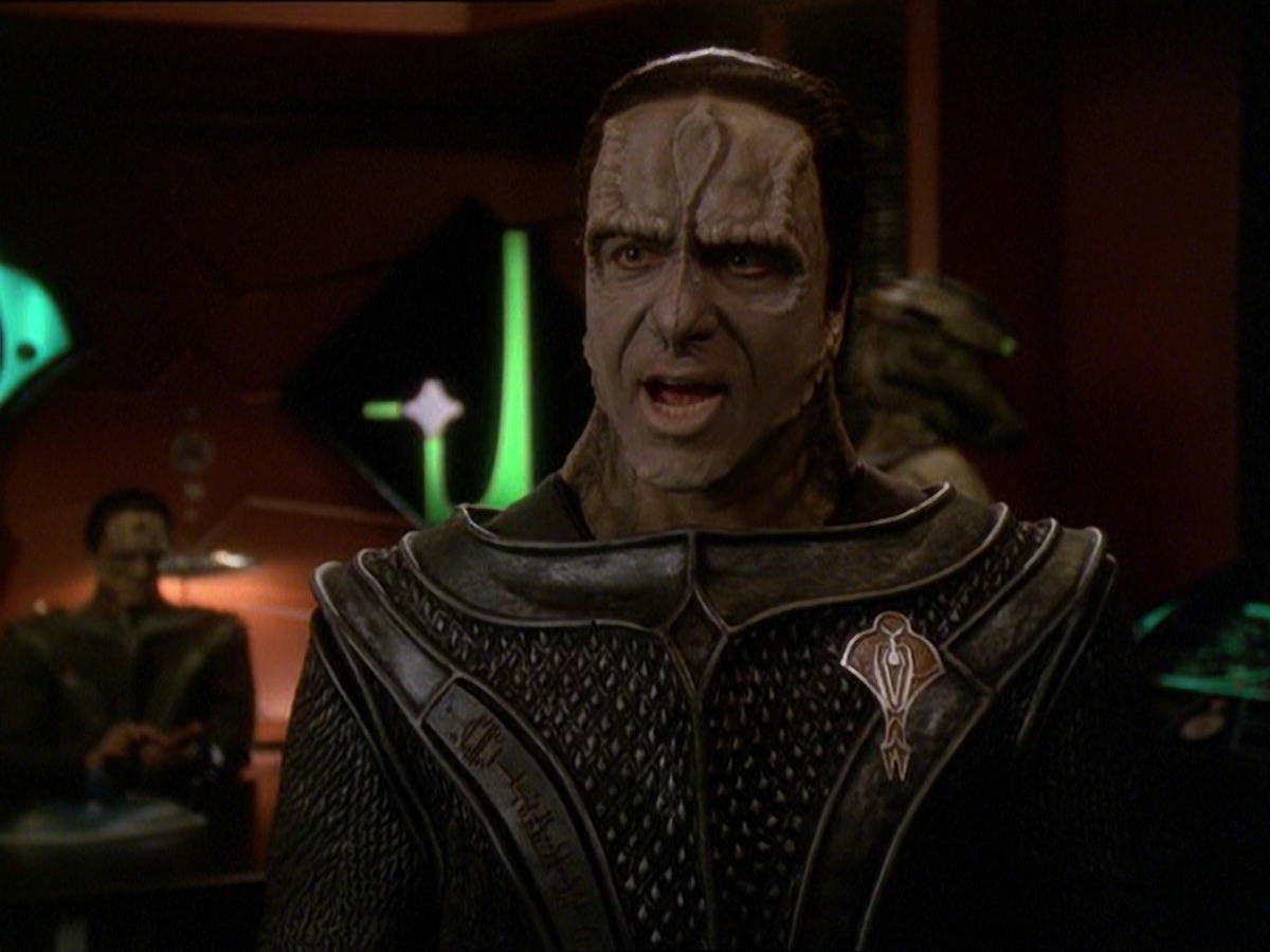 extant_StarTrek_DS9_7x19-StrangeBedfellows_2811.jpg