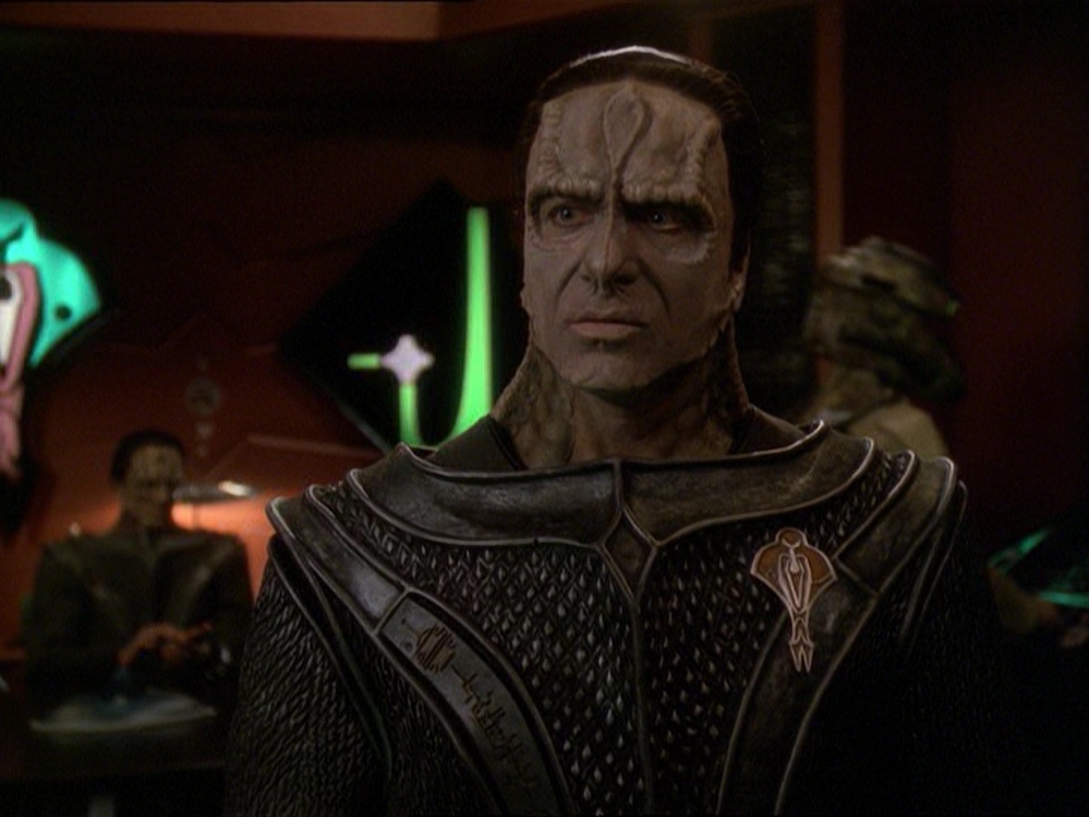 extant_StarTrek_DS9_7x19-StrangeBedfellows_2864.jpg
