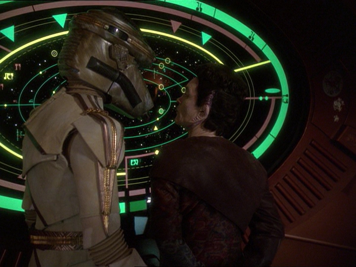 extant_StarTrek_DS9_7x19-StrangeBedfellows_2905.jpg