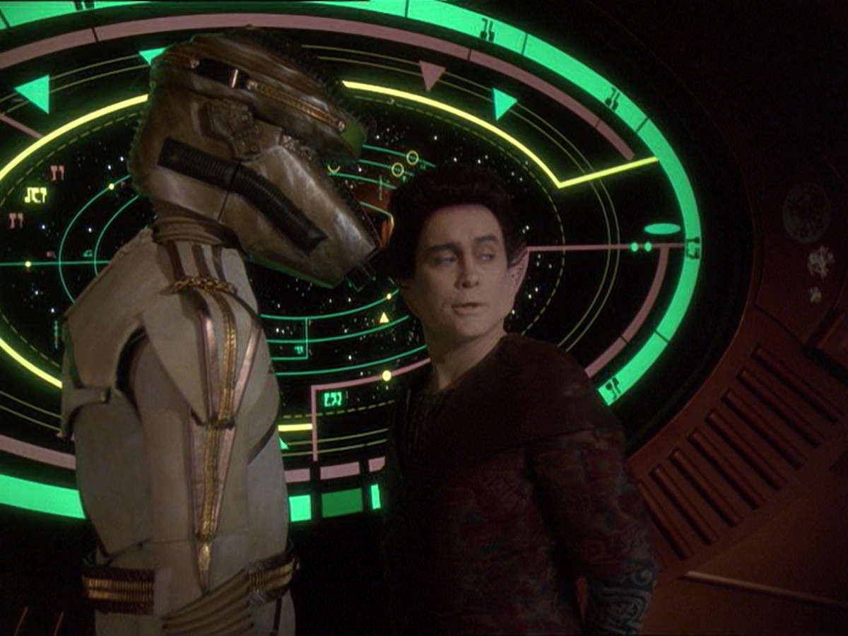 extant_StarTrek_DS9_7x19-StrangeBedfellows_2908.jpg