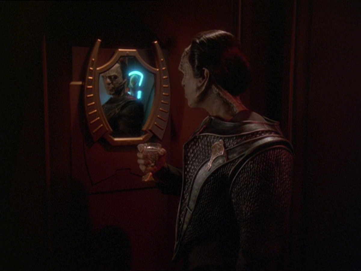 extant_StarTrek_DS9_7x19-StrangeBedfellows_2934.jpg