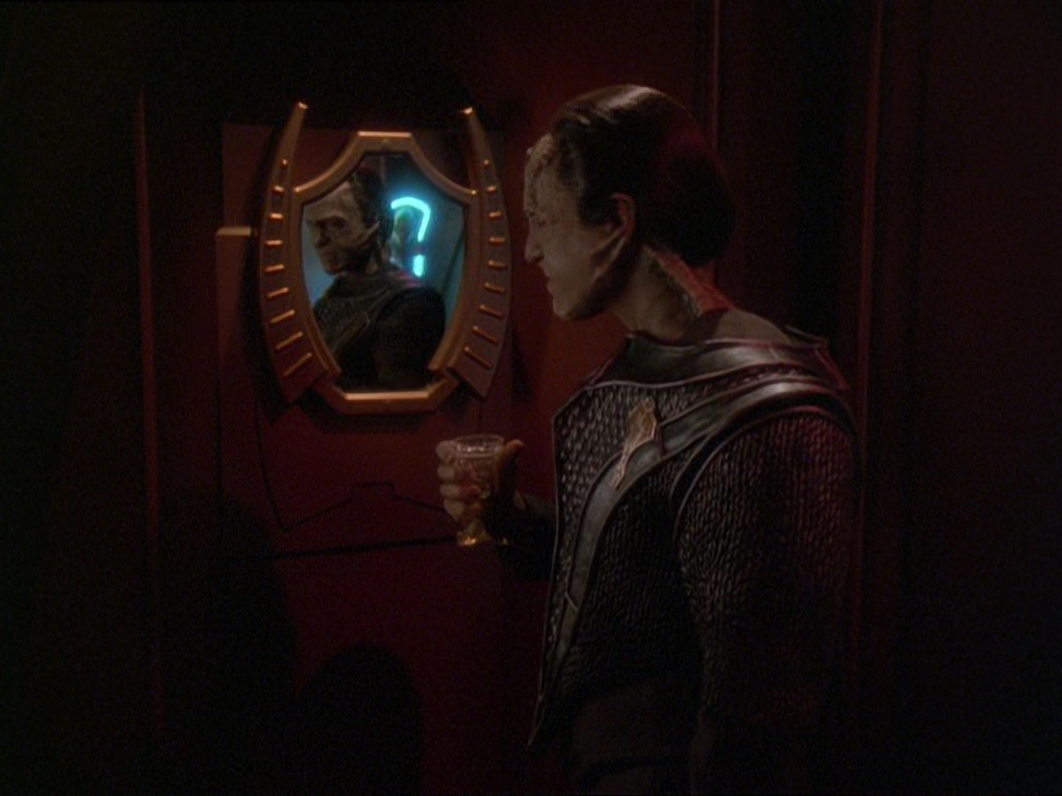 extant_StarTrek_DS9_7x19-StrangeBedfellows_2937.jpg