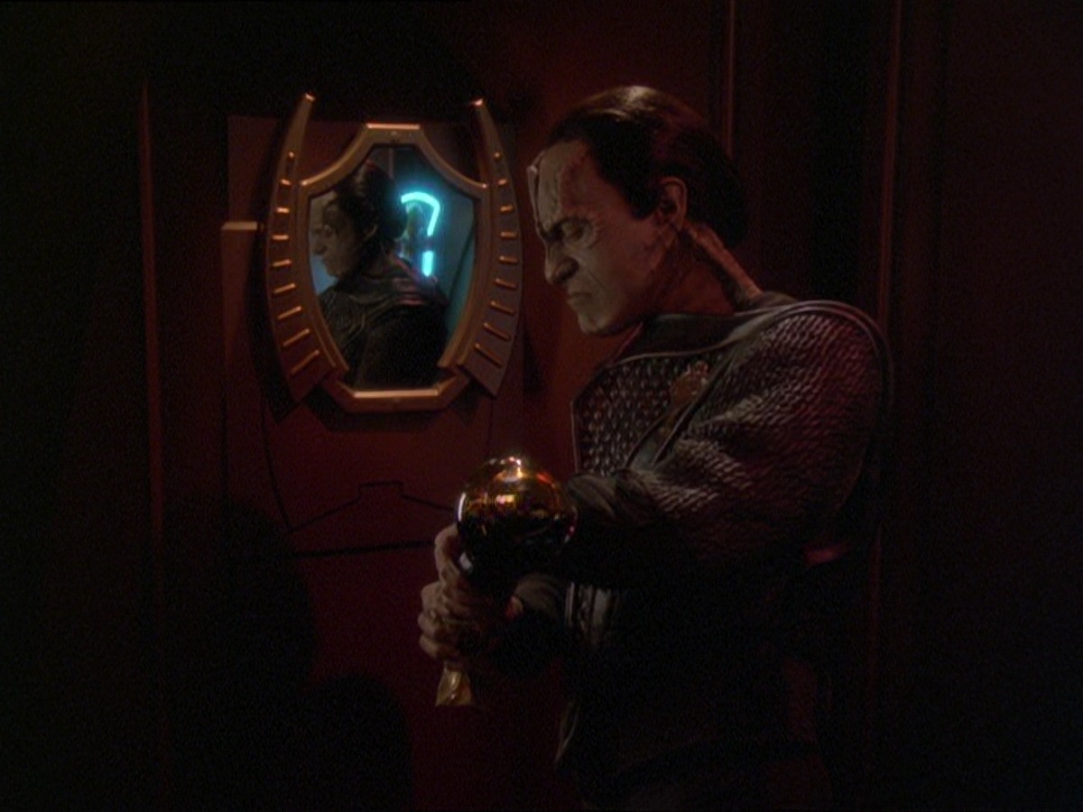 extant_StarTrek_DS9_7x19-StrangeBedfellows_2941.jpg
