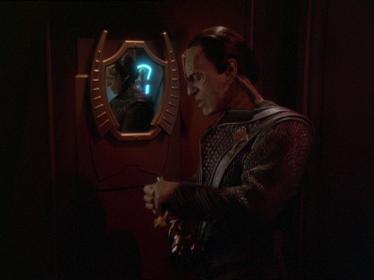 extant_StarTrek_DS9_7x19-StrangeBedfellows_2942.jpg