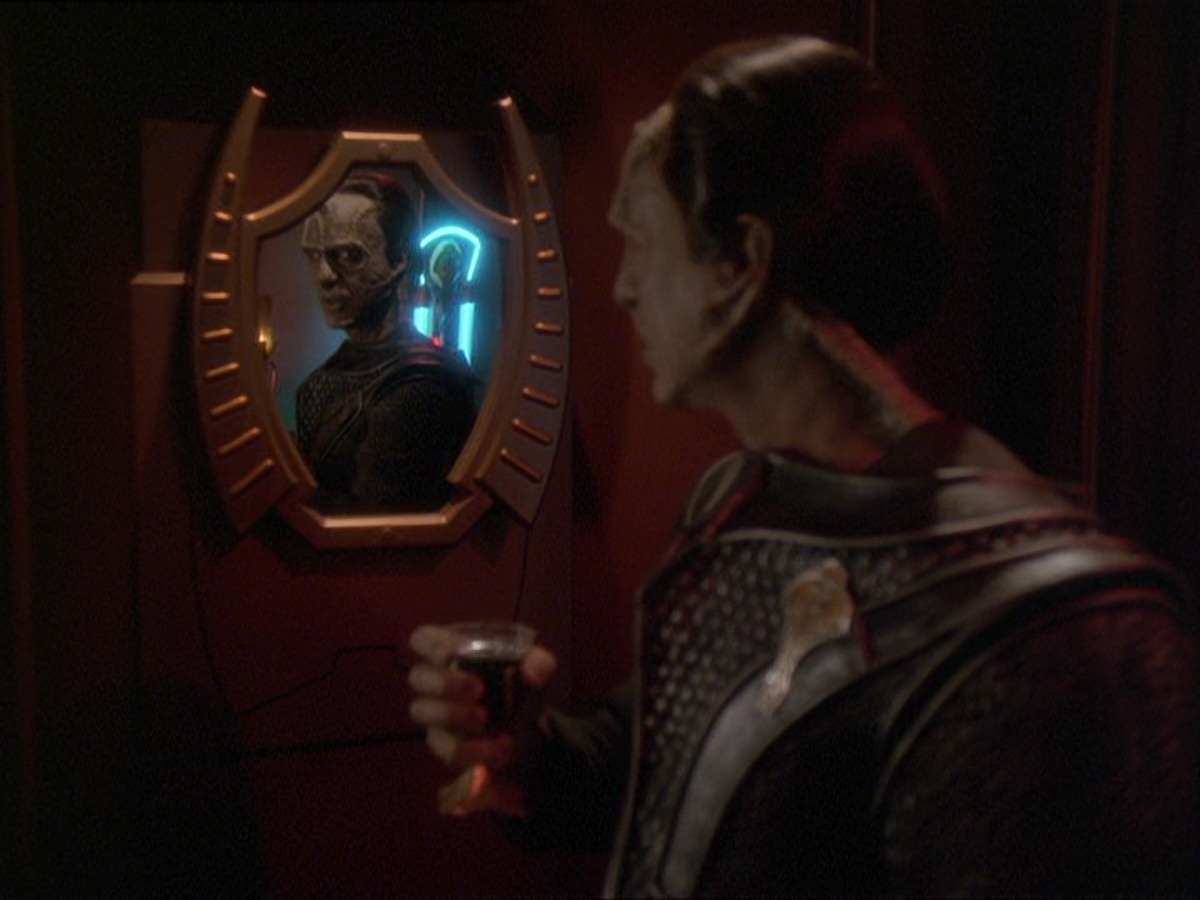 extant_StarTrek_DS9_7x19-StrangeBedfellows_2948.jpg