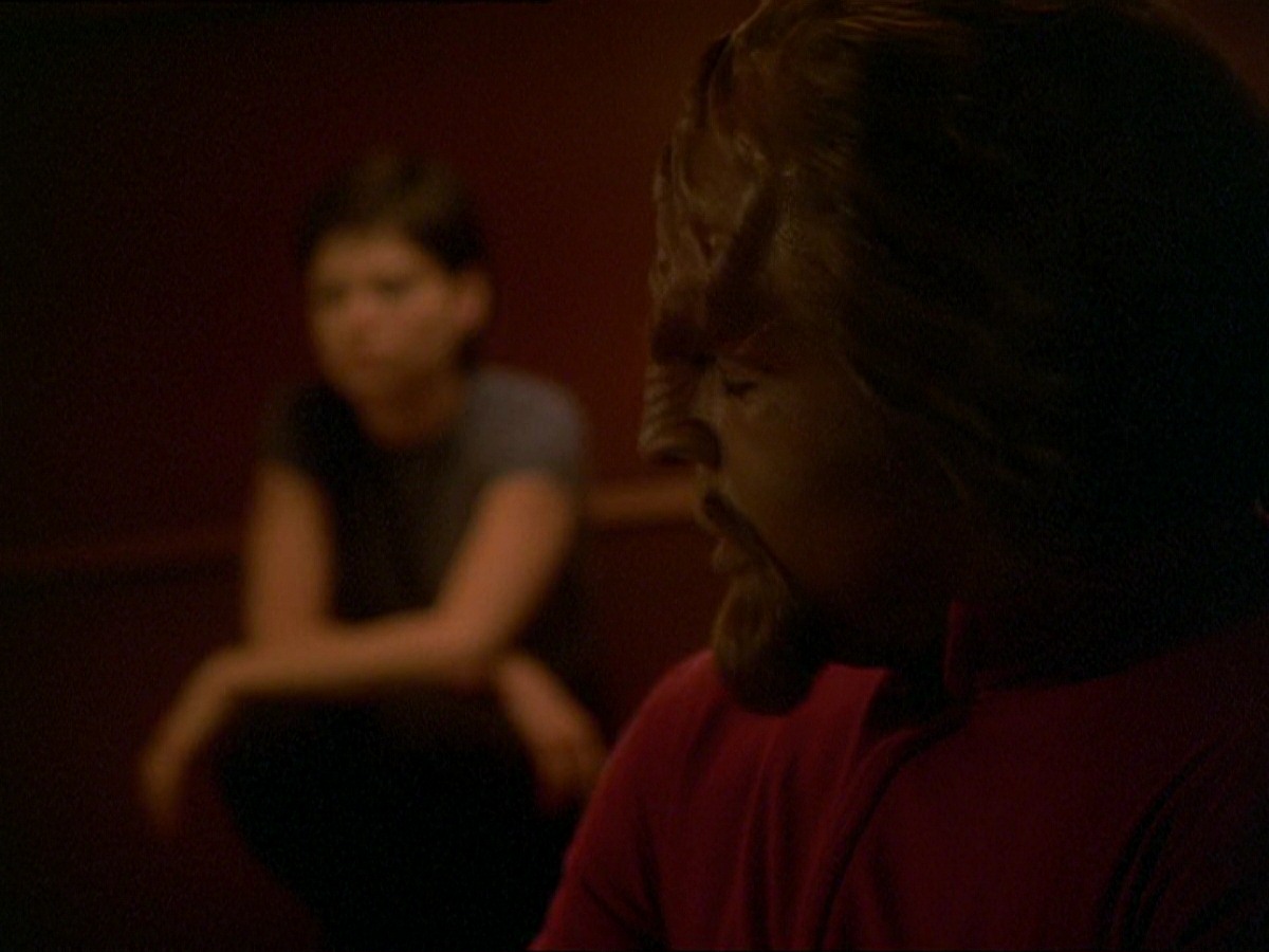 extant_StarTrek_DS9_7x19-StrangeBedfellows_2992.jpg