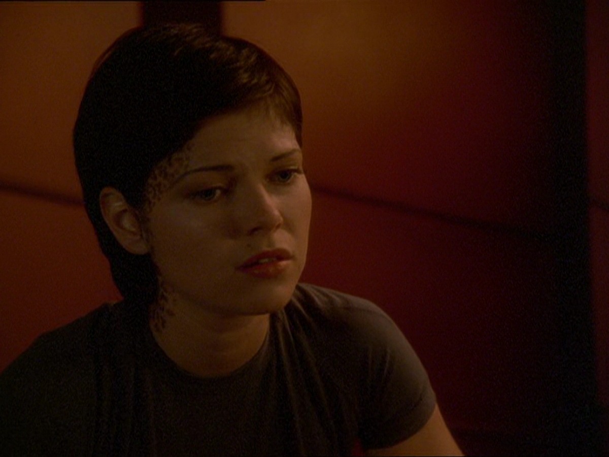 extant_StarTrek_DS9_7x19-StrangeBedfellows_3152.jpg