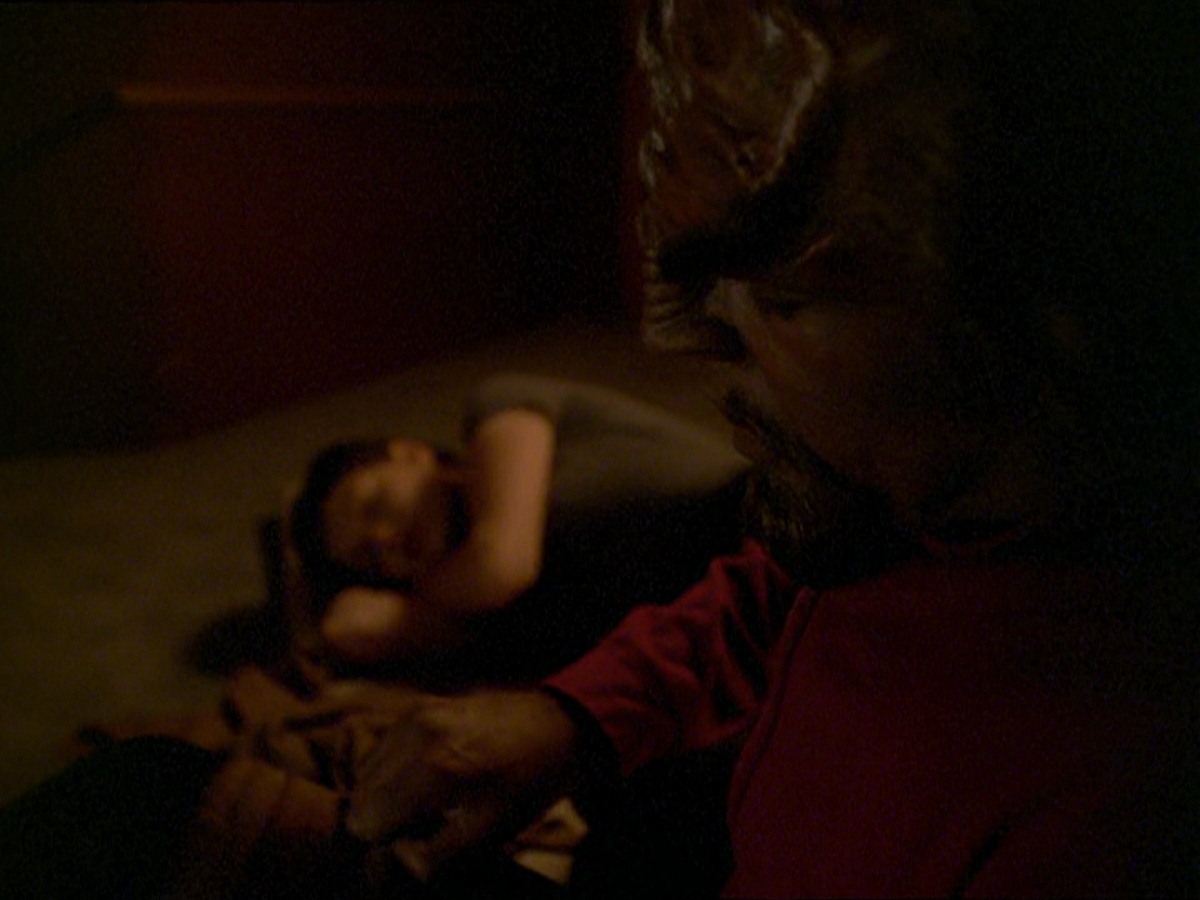 extant_StarTrek_DS9_7x19-StrangeBedfellows_3181.jpg