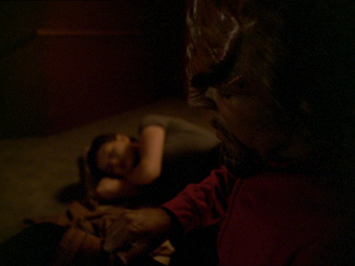extant_StarTrek_DS9_7x19-StrangeBedfellows_3182.jpg