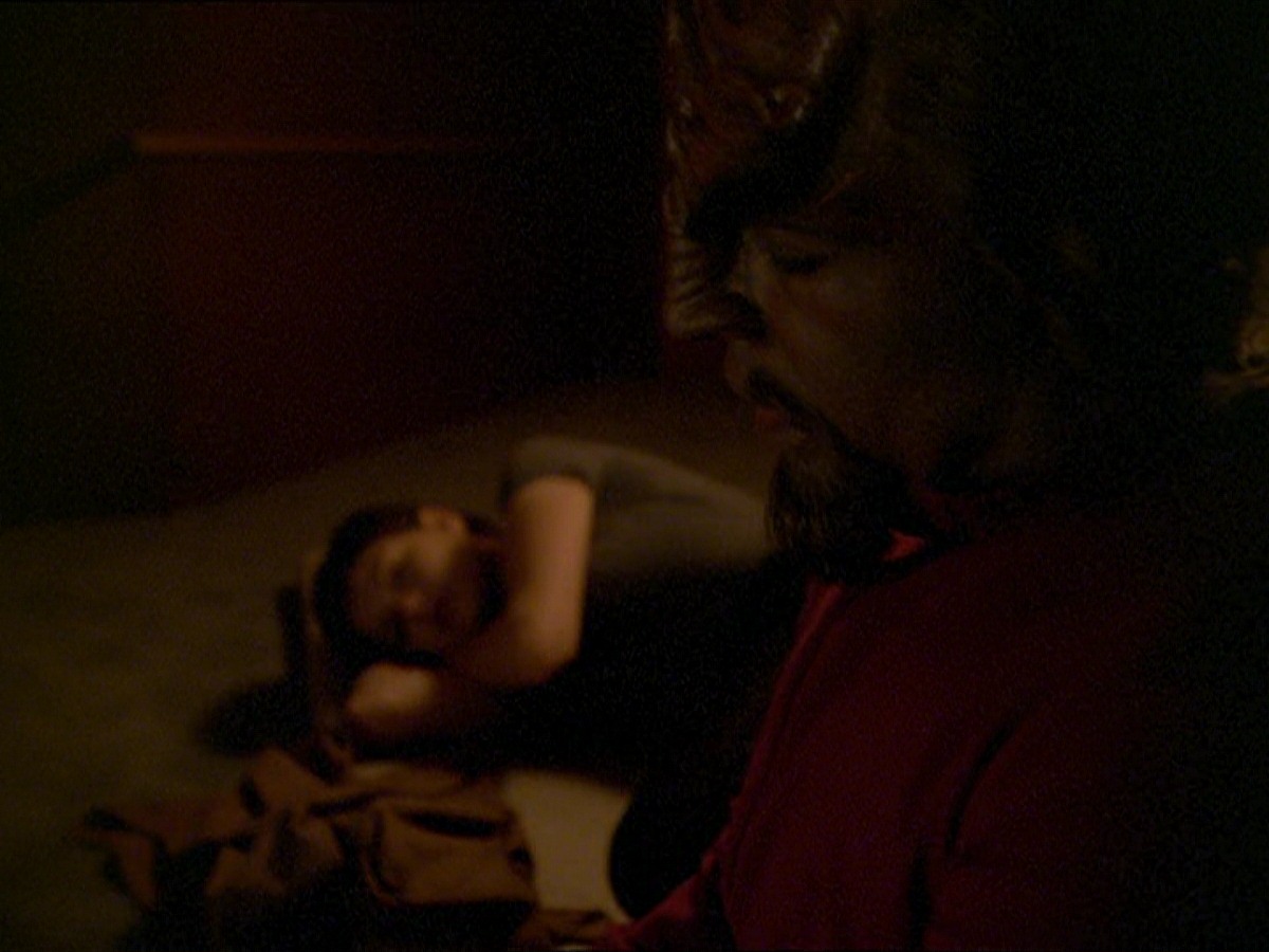 extant_StarTrek_DS9_7x19-StrangeBedfellows_3192.jpg