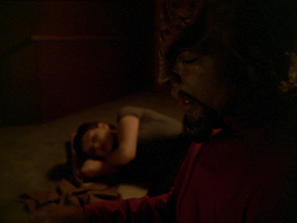 extant_StarTrek_DS9_7x19-StrangeBedfellows_3193.jpg