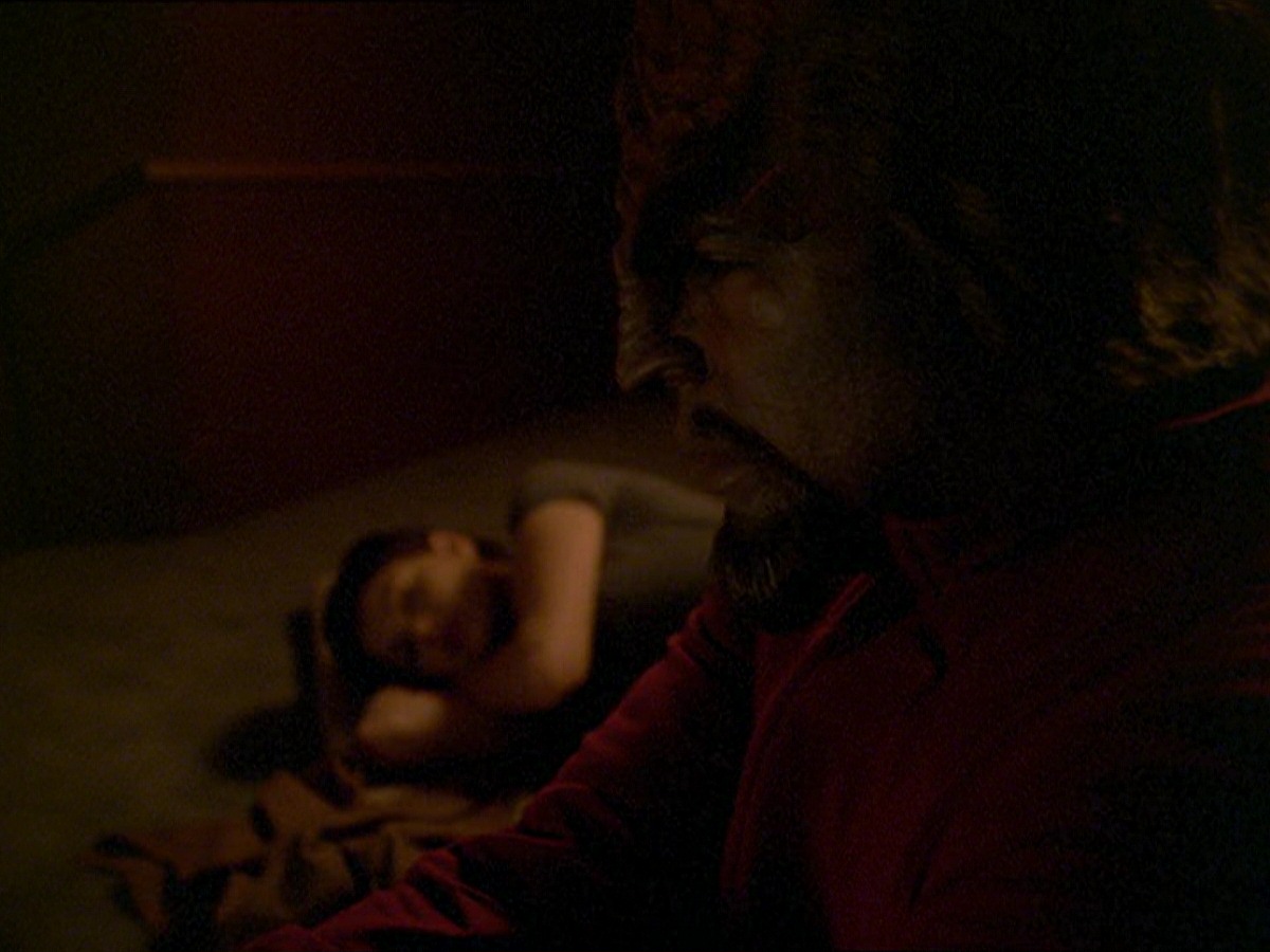 extant_StarTrek_DS9_7x19-StrangeBedfellows_3197.jpg