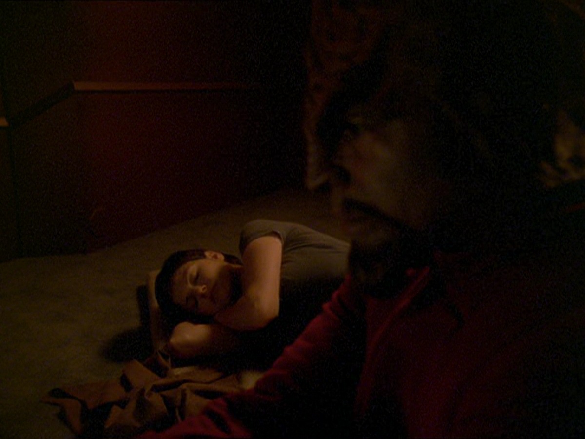 extant_StarTrek_DS9_7x19-StrangeBedfellows_3204.jpg