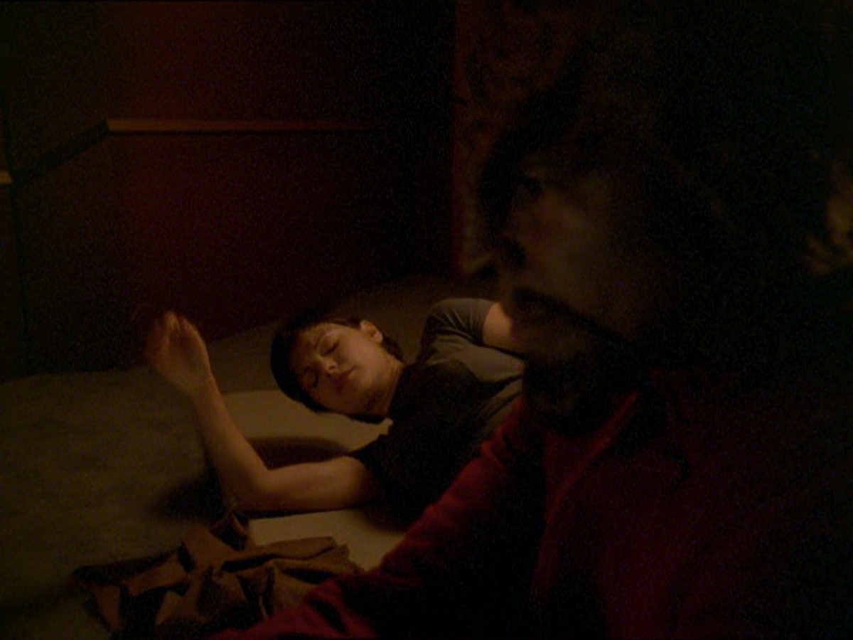 extant_StarTrek_DS9_7x19-StrangeBedfellows_3206.jpg
