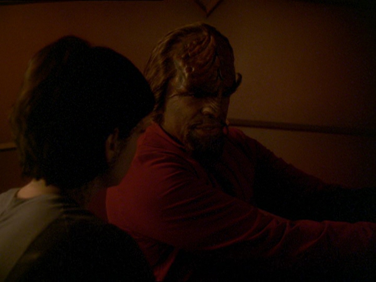 extant_StarTrek_DS9_7x19-StrangeBedfellows_3236.jpg