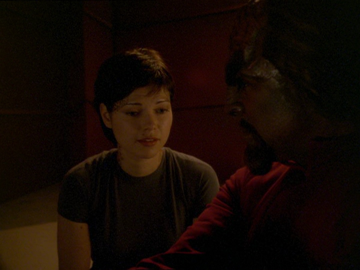 extant_StarTrek_DS9_7x19-StrangeBedfellows_3264.jpg