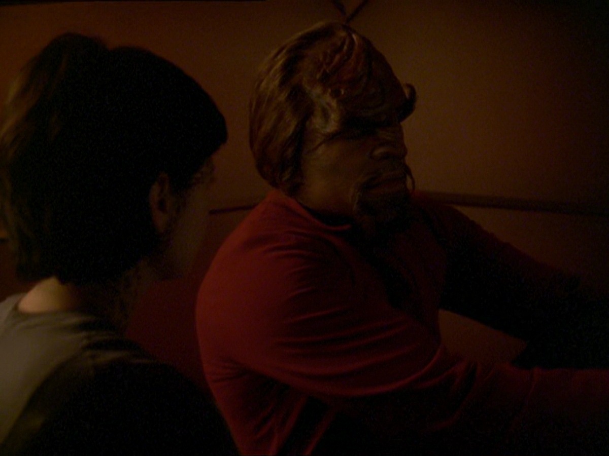 extant_StarTrek_DS9_7x19-StrangeBedfellows_3366.jpg
