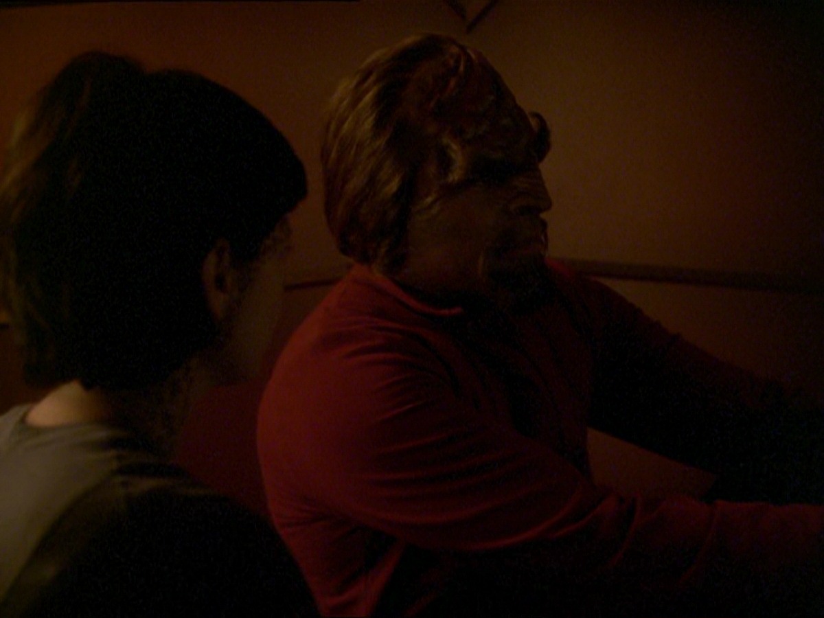 extant_StarTrek_DS9_7x19-StrangeBedfellows_3367.jpg