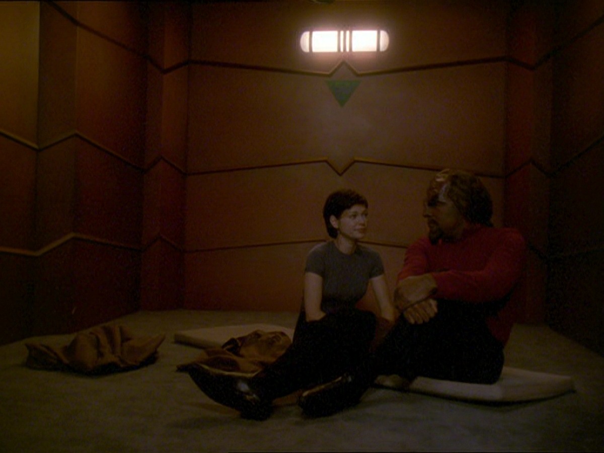 extant_StarTrek_DS9_7x19-StrangeBedfellows_3380.jpg