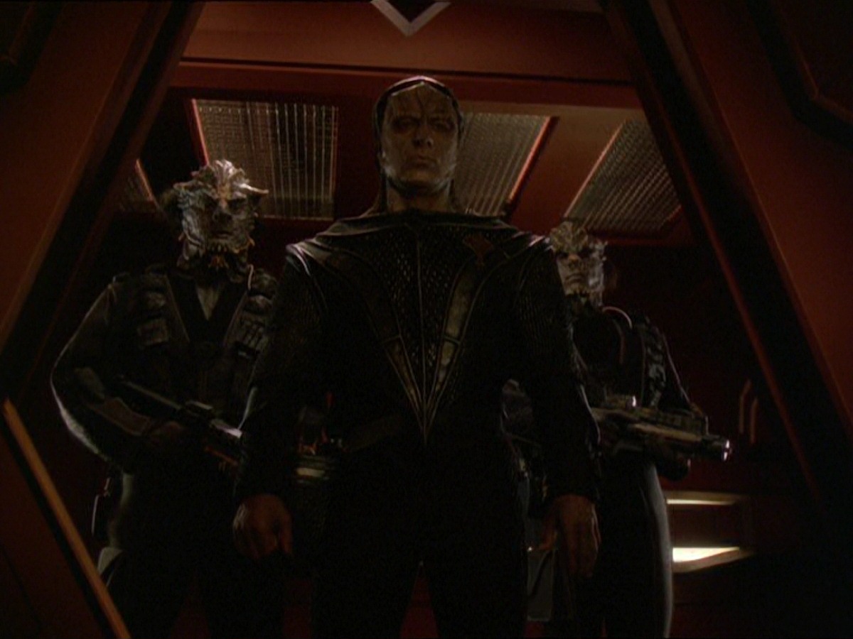 extant_StarTrek_DS9_7x19-StrangeBedfellows_3384.jpg