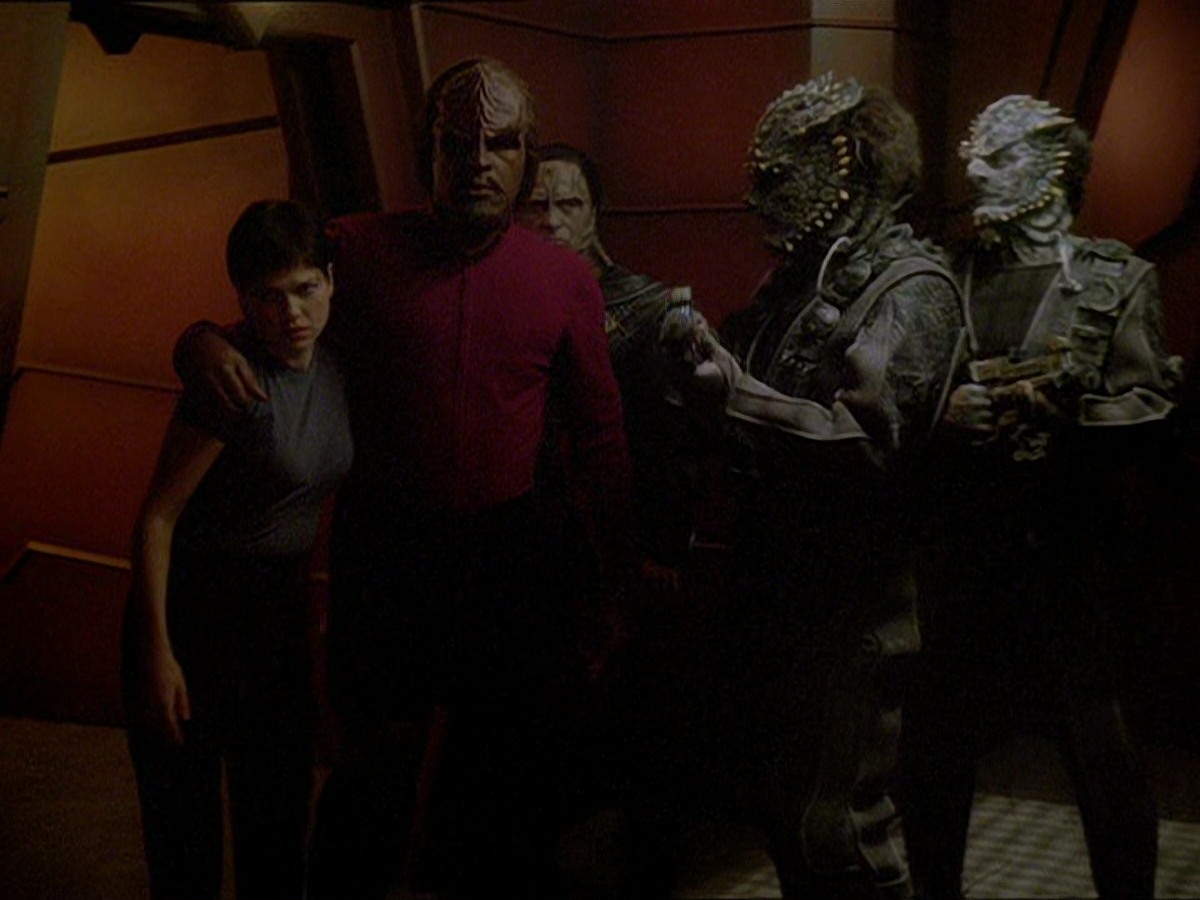 extant_StarTrek_DS9_7x19-StrangeBedfellows_3399.jpg